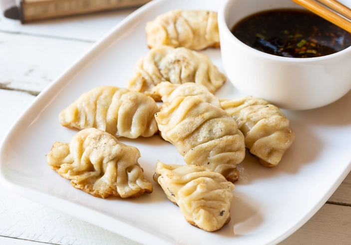 are gyoza and potstickers the same