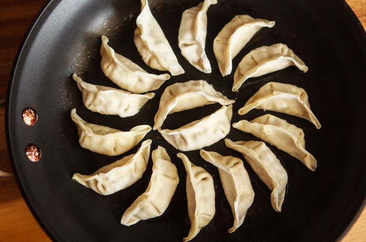 how to cook frozen gyoza