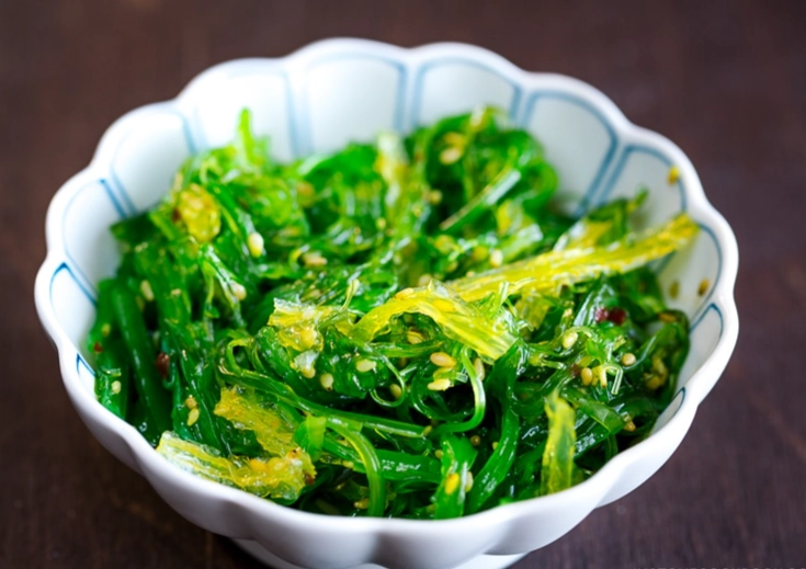 wakame salad benefits