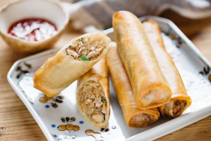 difference between egg roll and harumaki