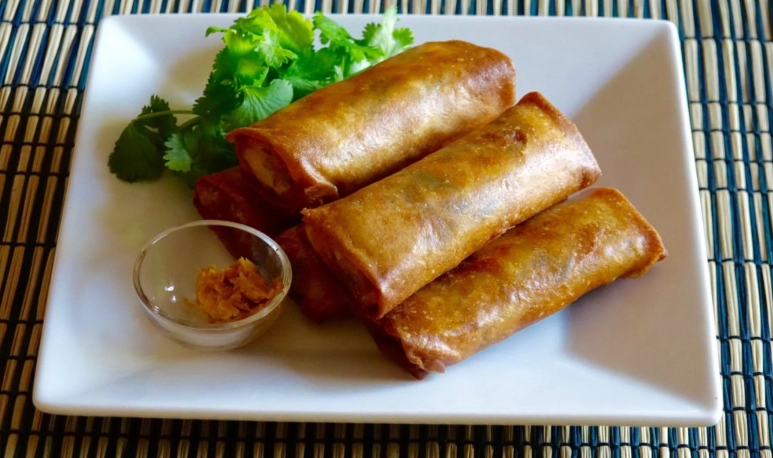 What is the difference between egg roll and Harumaki?