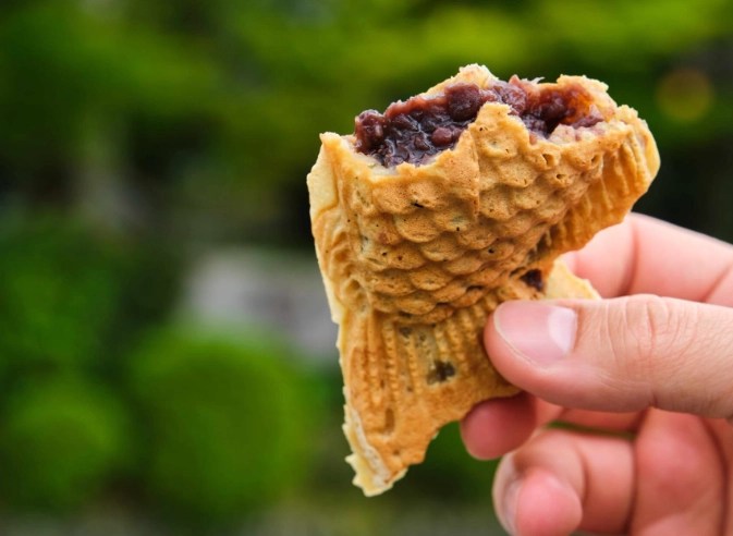 What does taiyaki taste like?