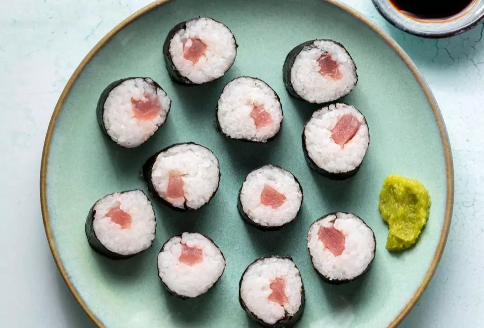 tuna roll nutrition